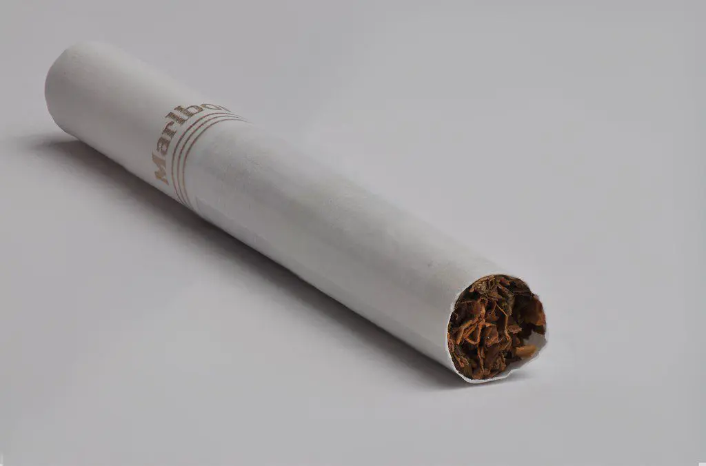 One marlboro cigarette Canada